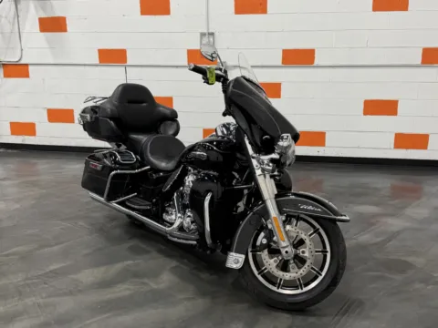 Photos of 2016 HARLEY DAVIDSON ULTRA CLASSIC LOW FLHTCUL for sale in Columbus, OH at Moto Boutique