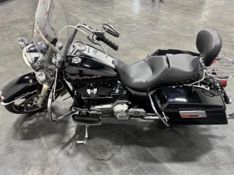 More photos of 2012 HARLEY DAVIDSON ROAD KING FLHR at Moto Boutique, OH