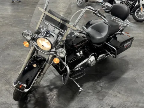 More photos of 2012 HARLEY DAVIDSON ROAD KING FLHR at Moto Boutique, OH