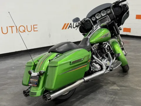 Another view of 2015 HARLEY DAVIDSON STREET GLIDE FLHX for sale in Columbus, OH at Moto Boutique