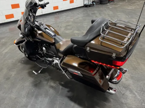 More photos of 2013 HARLEY DAVIDSON ULTRA LIMITED ANNIVERSARY FLHTK at Moto Boutique, OH