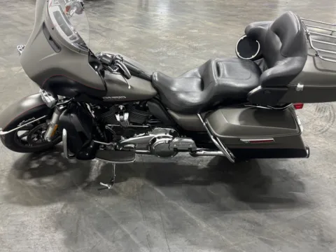 More photos of 2018 HARLEY DAVIDSON ULTRA LIMITED FLHTK at Moto Boutique, OH