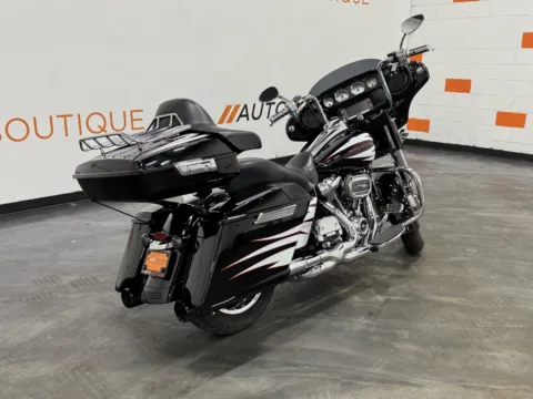 Another view of 2017 HARLEY DAVIDSON STREET GLIDE SPECIAL FLHXS for sale in Columbus, OH at Moto Boutique