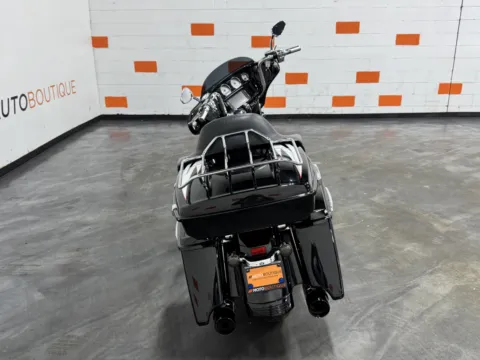 More photos of 2017 HARLEY DAVIDSON STREET GLIDE SPECIAL FLHXS at Moto Boutique, OH