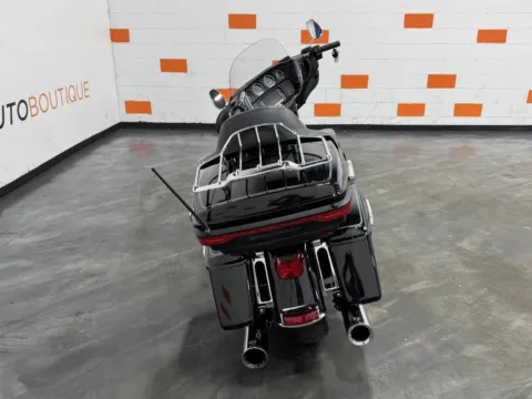 More photos of 2014 HARLEY DAVIDSON ELECTRA GLIDE FLHTCU at Moto Boutique, OH