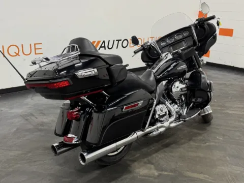 Another view of 2014 HARLEY DAVIDSON ELECTRA GLIDE FLHTCU for sale in Columbus, OH at Moto Boutique