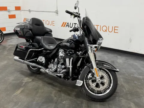 Photos of 2014 HARLEY DAVIDSON ELECTRA GLIDE FLHTCU for sale in Columbus, OH at Moto Boutique