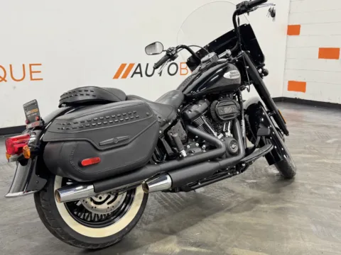 Another view of 2023 HARLEY DAVIDSON HERITAGE CLASSIC FLHCS for sale in Columbus, OH at Moto Boutique
