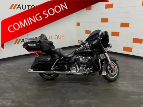 Black 2017 HARLEY DAVIDSON ULTRA CLASSIC FLHTCU for sale in Columbus, OH