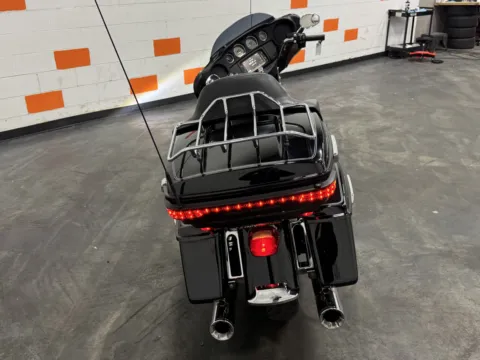 More photos of 2017 HARLEY DAVIDSON ULTRA CLASSIC FLHTCU at Moto Boutique, OH