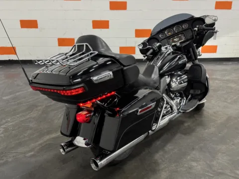 Another view of 2017 HARLEY DAVIDSON ULTRA CLASSIC FLHTCU for sale in Columbus, OH at Moto Boutique