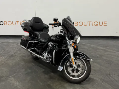 Photos of 2017 HARLEY DAVIDSON ULTRA CLASSIC FLHTCU for sale in Columbus, OH at Moto Boutique