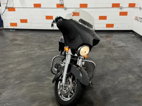 Another view of 2008 HARLEY DAVIDSON STREET GLIDE FLHX for sale in Columbus, OH at Moto Boutique
