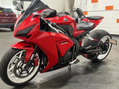 More photos of 2015 HONDA CBR 1000 RR 1000RR at Moto Boutique, OH