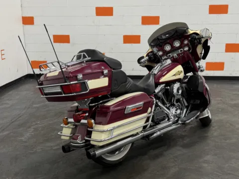 Another view of 2007 HARLEY DAVIDSON ULTRA LIMITED FLHTCU for sale in Columbus, OH at Moto Boutique