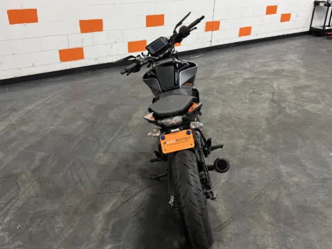More photos of 2021 KTM 390 DUKE 390 at Moto Boutique, OH