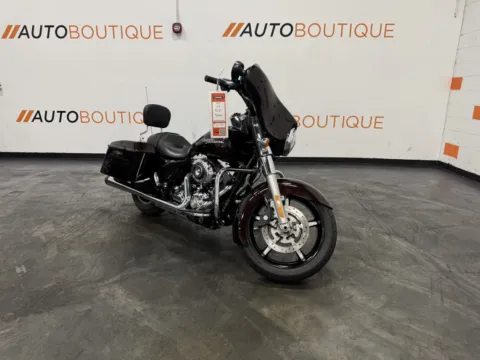 Photos of 2011 HARLEY DAVIDSON STREET GLIDE FLHX for sale in Columbus, OH at Moto Boutique