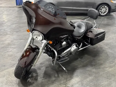 More photos of 2011 HARLEY DAVIDSON STREET GLIDE FLHX at Moto Boutique, OH