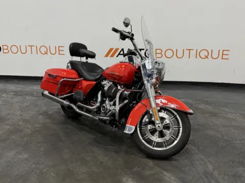 Photos of 2017 HARLEY DAVIDSON ROAD KING FLHR for sale in Columbus, OH at Moto Boutique