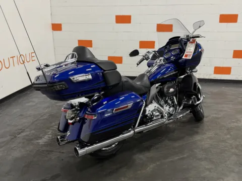 Another view of 2015 HARLEY DAVIDSON CVO ROAD GLIDE ULTRA FLTRUSE for sale in Columbus, OH at Moto Boutique