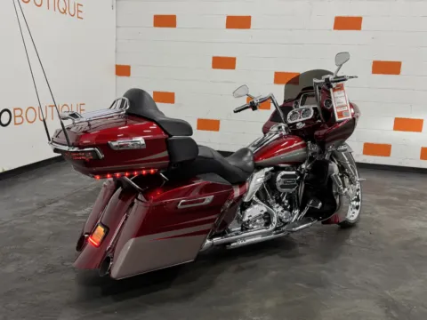 More photos of 2016 HARLEY DAVIDSON CVO ROAD GLIDE ULTRA FLTRUSE at Moto Boutique, OH