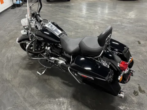 More photos of 2019 HARLEY DAVIDSON ROAD KING FLHR at Moto Boutique, OH
