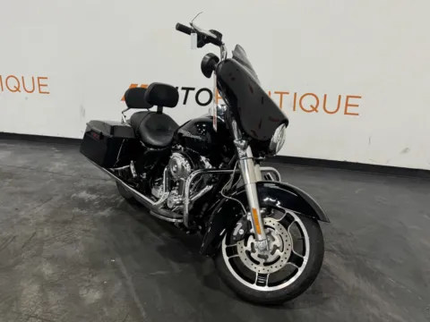 Photos of 2012 HARLEY DAVIDSON STREET GLIDE FLHX for sale in Columbus, OH at Moto Boutique