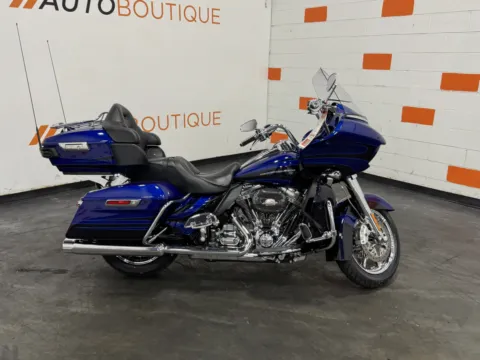 Another view of 2012 HARLEY DAVIDSON STREET GLIDE FLHX for sale in Columbus, OH at Moto Boutique