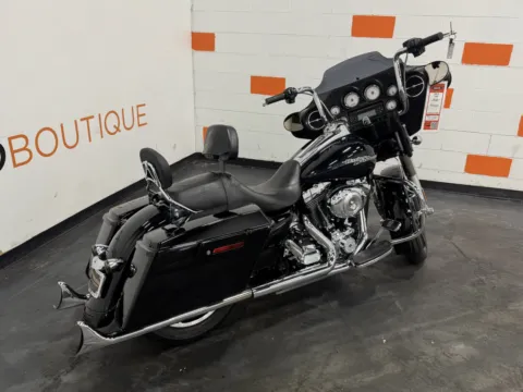 More photos of 2012 HARLEY DAVIDSON STREET GLIDE FLHX at Moto Boutique, OH