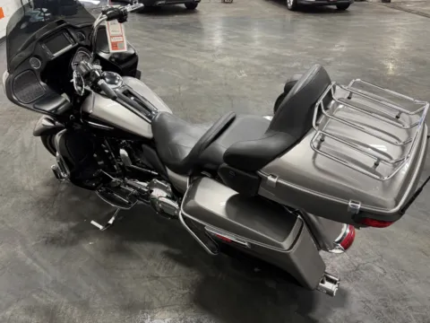 More photos of 2016 HARLEY DAVIDSON ROAD GLIDE ULTRA FLTRU at Moto Boutique, OH