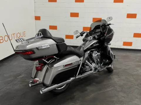 Another view of 2016 HARLEY DAVIDSON ROAD GLIDE ULTRA FLTRU for sale in Columbus, OH at Moto Boutique