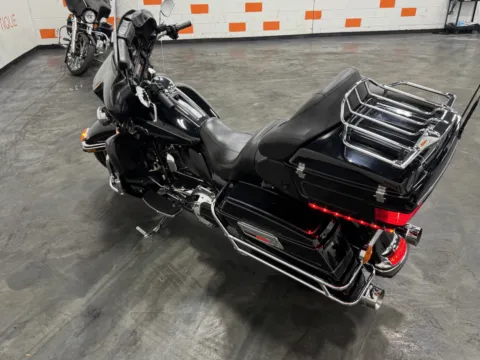 More photos of 2012 HARLEY DAVIDSON ULTRA CLASSIC FLHTCU at Moto Boutique, OH