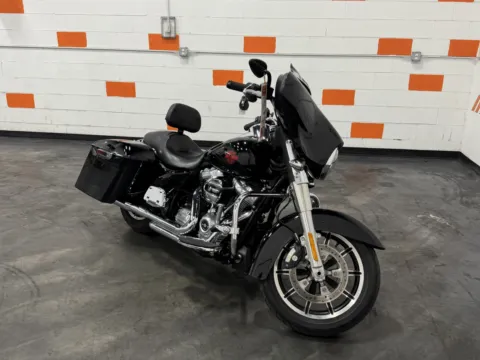 Photos of 2021 HARLEY DAVIDSON ELECTRA GLIDE STANDARD FLHT for sale in Columbus, OH at Moto Boutique