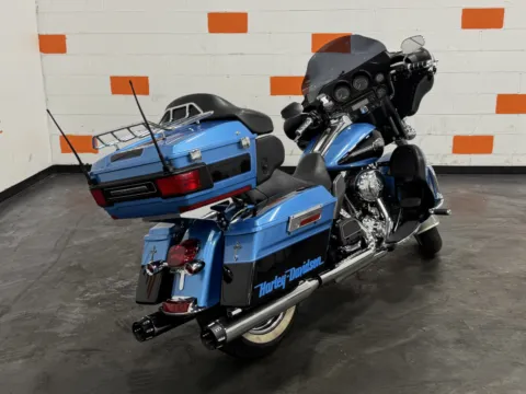 Another view of 2011 HARLEY DAVIDSON ULTRA CLASSIC FLHTCU for sale in Columbus, OH at Moto Boutique