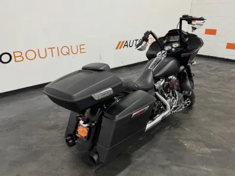 Another view of 2017 HARLEY DAVIDSON ROAD GLIDE SPECIAL FLTRXS for sale in Columbus, OH at Moto Boutique