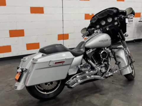 Another view of 2010 HARLEY DAVIDSON STREET GLIDE FLHX for sale in Columbus, OH at Moto Boutique