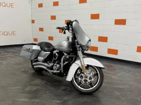 Photos of 2010 HARLEY DAVIDSON STREET GLIDE FLHX for sale in Columbus, OH at Moto Boutique