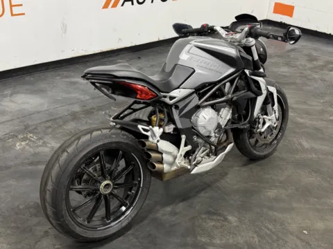 More photos of 2015 MV AGUSTA BRUTALE 800 DRAGSTER at Moto Boutique, OH