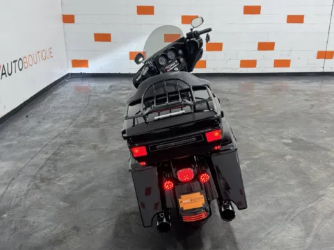 Another view of 2010 HARLEY DAVIDSON ULTRA CLASSIC FLHTCU for sale in Columbus, OH at Moto Boutique