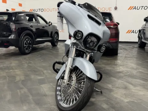 Another view of 2023 HARLEY DAVIDSON STREET GLIDE FLHX for sale in Columbus, OH at Moto Boutique