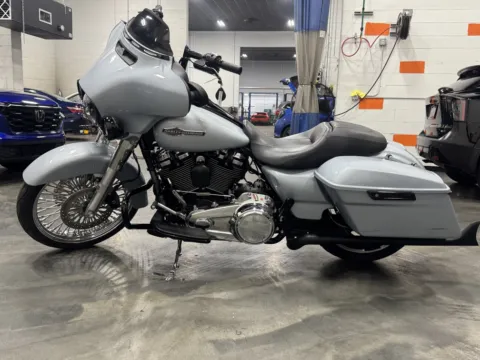 More photos of 2023 HARLEY DAVIDSON STREET GLIDE FLHX at Moto Boutique, OH