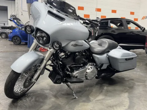 More photos of 2023 HARLEY DAVIDSON STREET GLIDE FLHX at Moto Boutique, OH