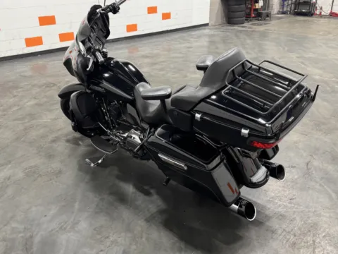 More photos of 2014 HARLEY DAVIDSON ULTRA CLASSIC FLHTCU at Moto Boutique, OH