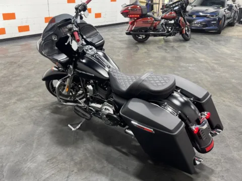 More photos of 2015 HARLEY DAVIDSON ROAD GLIDE FLTRX at Moto Boutique, OH