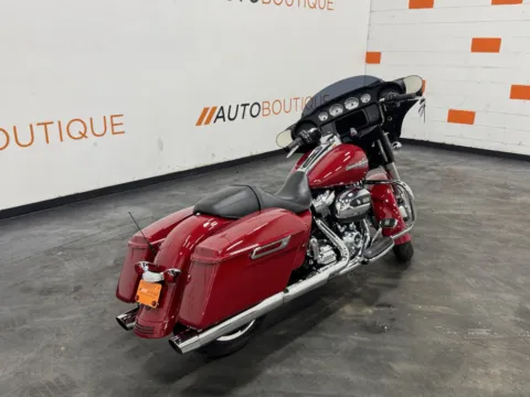 Another view of 2021 HARLEY DAVIDSON STREET GLIDE FLHX for sale in Columbus, OH at Moto Boutique