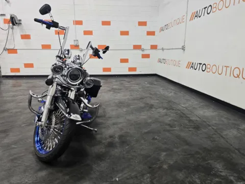 More photos of 2017 HARLEY DAVIDSON ROAD KING FLHR at Moto Boutique, OH