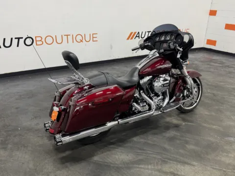 Another view of 2015 HARLEY DAVIDSON STREET GLIDE FLHX for sale in Columbus, OH at Moto Boutique