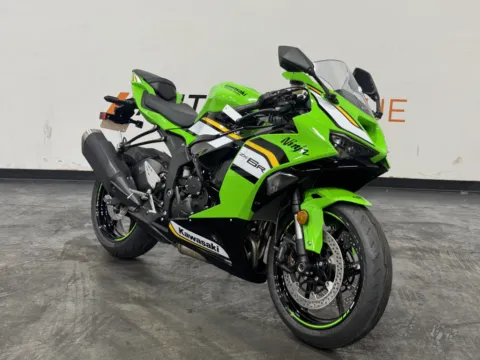 Photos of 2025 KAWASAKI NINJA ZX6R for sale in Columbus, OH at Moto Boutique