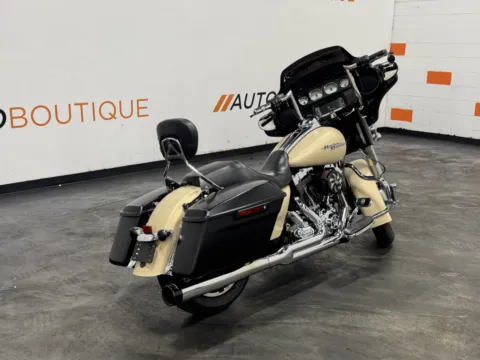 Another view of 2014 HARLEY DAVIDSON STREET GLIDE FLHX for sale in Columbus, OH at Moto Boutique