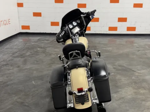 More photos of 2014 HARLEY DAVIDSON STREET GLIDE FLHX at Moto Boutique, OH